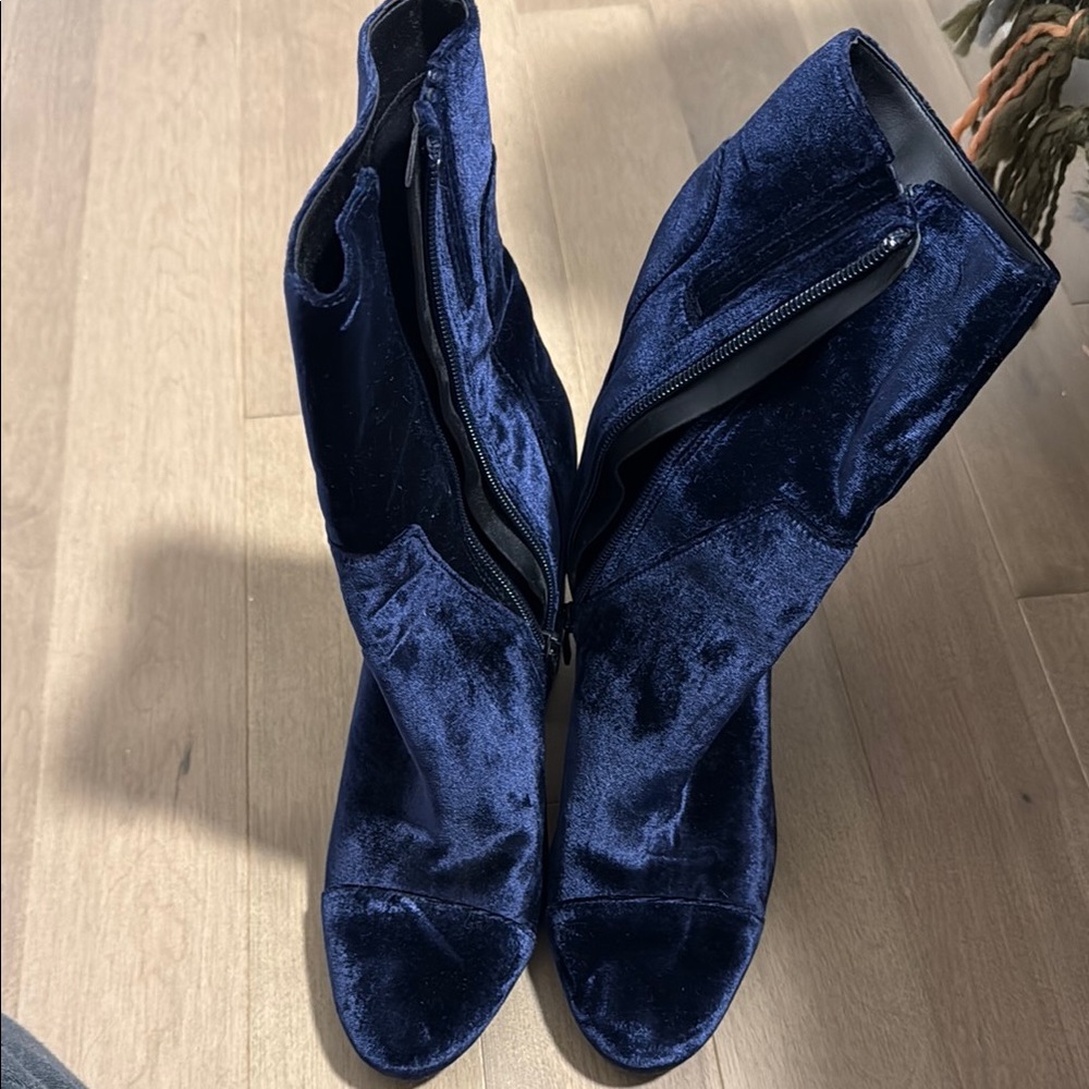 Elegant Blue Velvet Women's Boots